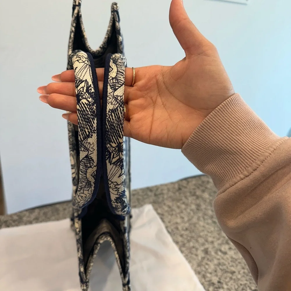 Navy Dior book  Tote !!💙 - Picture 8 of 10